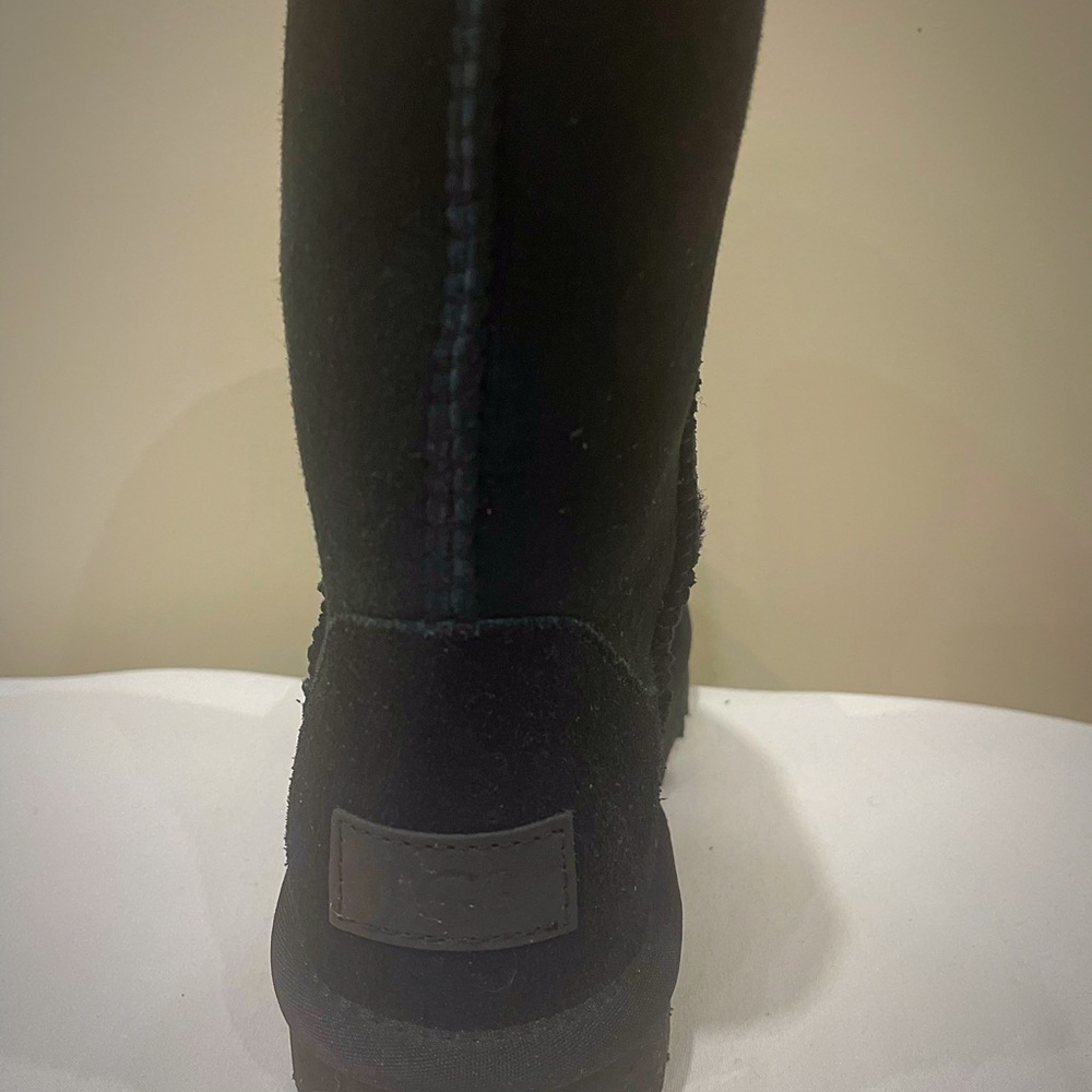 Brand new UGG - Picture 9 of 11